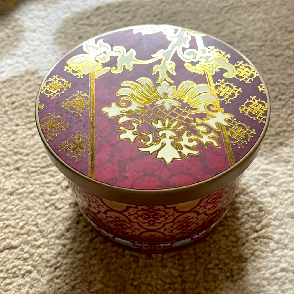 Decorative holiday candle